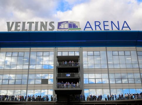 Σοκ στη Γερμανία: Πτώμα εντοπίστηκε στο γήπεδο της Σάλκε (pic)