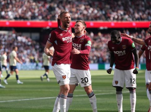 Θρίλερ στην Premier: Τρίποντο στο φινάλε η Γουέστ Χαμ (2-1), «διπλό»… ελπίδας για την Τότεναμ (0-1) – «Αστεράτη» νίκη η Λίβερπουλ (3-1)