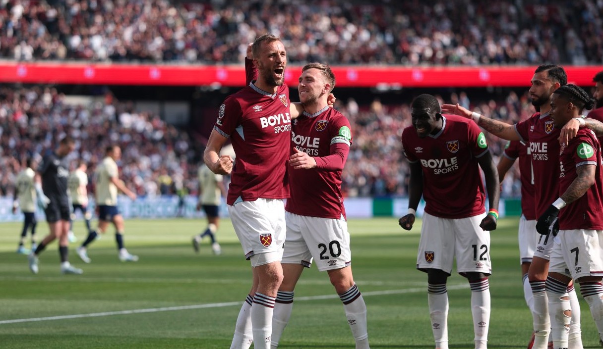 Θρίλερ στην Premier: Τρίποντο στο φινάλε η Γουέστ Χαμ (2-1), «διπλό»… ελπίδας για την Τότεναμ (0-1) – «Αστεράτη» νίκη η Λίβερπουλ (3-1)