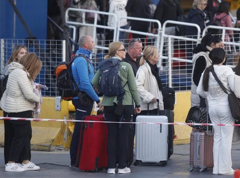 Πάσχα: Σήμερα η «μεγάλη έξοδος» – Γεμάτα φεύγουν τα πλοία