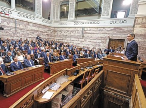 «Βράζει» με το Μαξίμου η Κοινοβουλευτική Ομάδα της ΝΔ