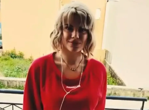 Κεφαλονιά: Η μαύρη περούκα και τα μηνύματα που αντάλλαξε η Μυρτώ με τον σύντροφό της λίγες ώρες πριν πεθάνει – Νέες αποκαλύψεις