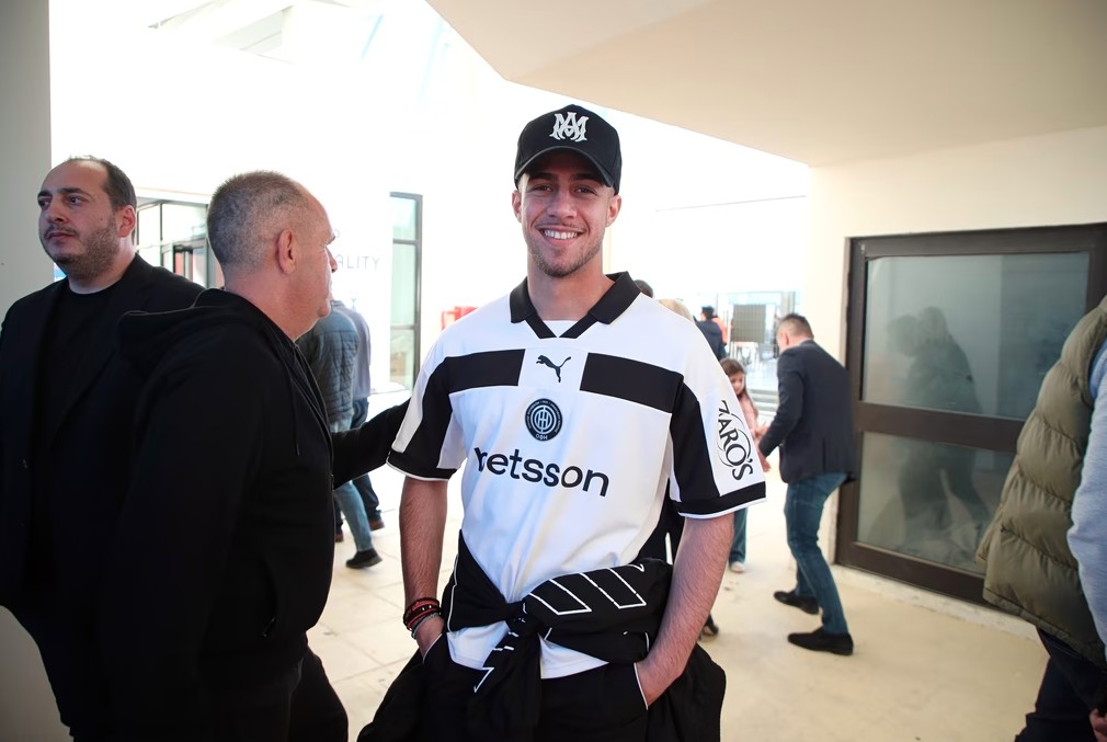 Ο Κωστούλας με φανέλα ΟΦΗ στο Πανθεσσαλικό Στάδιο (pics)