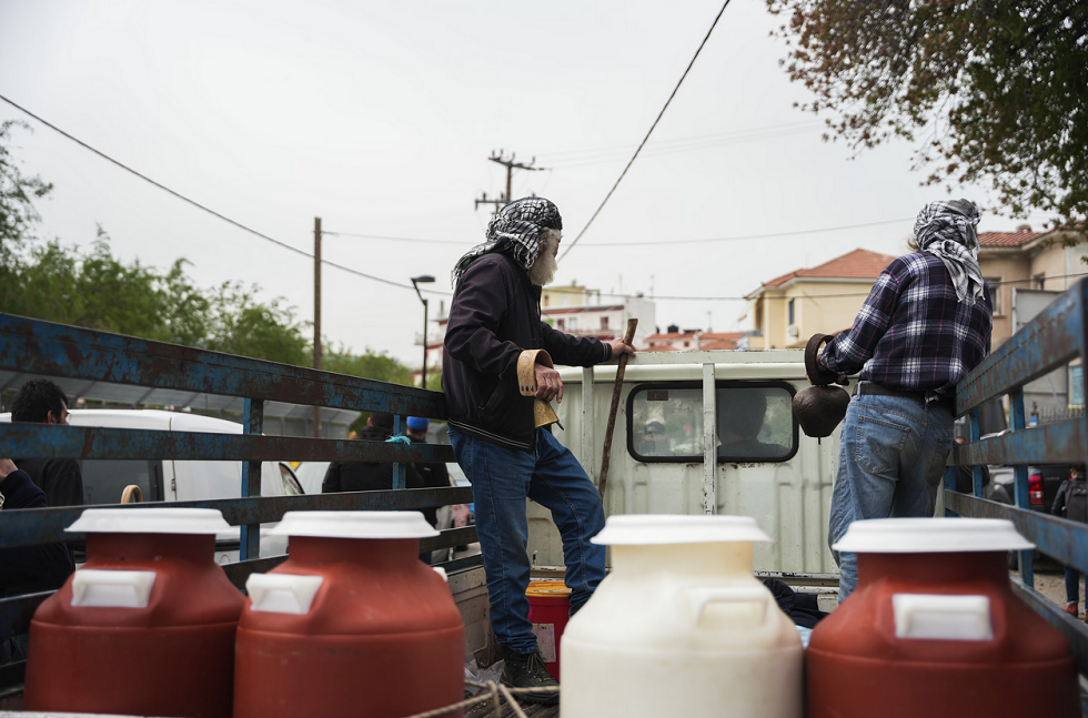 Λέσβος: Σε τροχιά σύγκρουσης οι κτηνοτρόφοι στον Μεσότοπο – «Δεν δεχόμαστε να πίνουμε νερό με το αίμα των σφαγμένων ζώων μας»