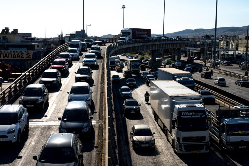 Μεγάλη ταλαιπωρία στον Κηφισό – Καθυστερήσεις στην Αττική Οδό