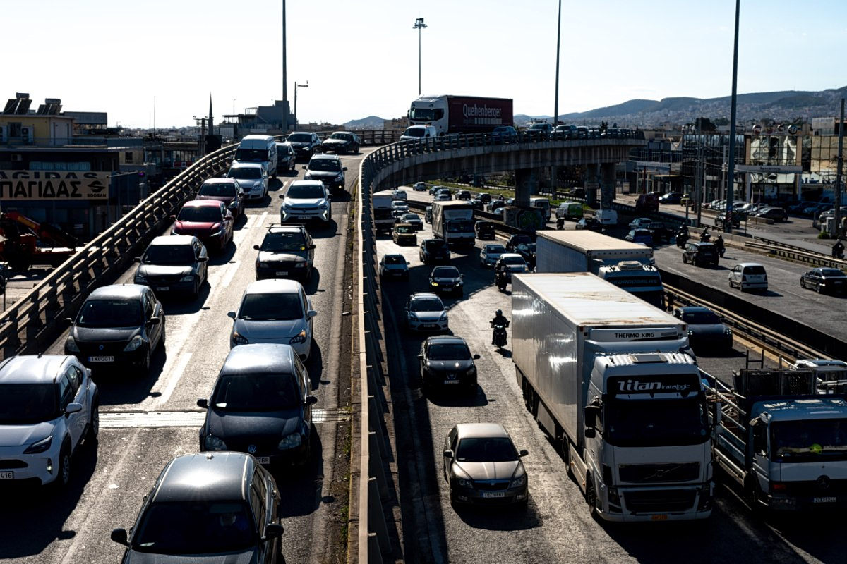 Μεγάλη ταλαιπωρία στον Κηφισό – Καθυστερήσεις στην Αττική Οδό