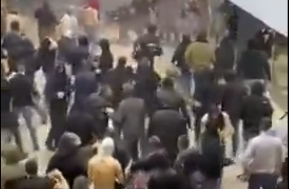 Σοβαρά επεισόδια στο Ερυθρός Αστέρας – Παρτιζάν! – Οικογένειες έτρεχαν να σωθούν, παιδιά έκλαιγαν (vid)