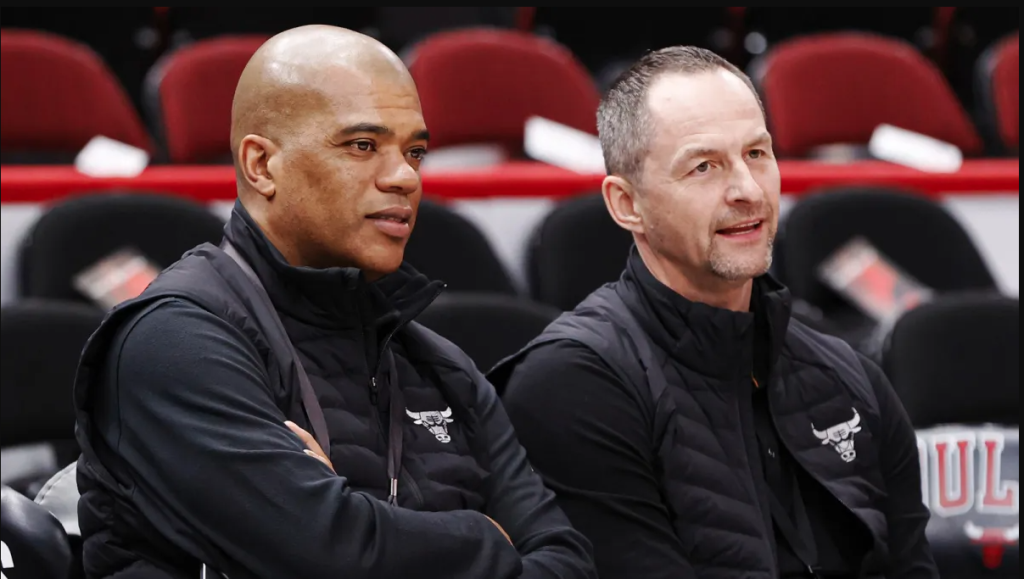 Έχει και η αποτυχία τα όριά της: Οι Μπουλς έπαυσαν από τα καθήκοντά τους Καρνισόβας και Έβερσλι (pic)