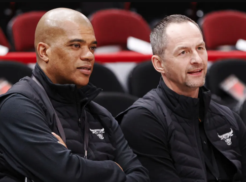 Έχει και η αποτυχία τα όριά της: Οι Μπουλς έπαυσαν από τα καθήκοντά τους Καρνισόβας και Έβερσλι (pic)