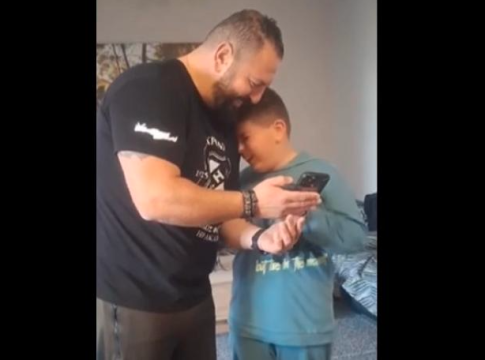 Συγκινητικό βίντεο από μικρό φίλο του ΟΦΗ όταν μαθαίνει ότι θα ταξιδέψει στον Βόλο (vid)