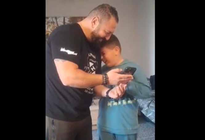 Συγκινητικό βίντεο από μικρό φίλο του ΟΦΗ όταν μαθαίνει ότι θα ταξιδέψει στον Βόλο (vid)