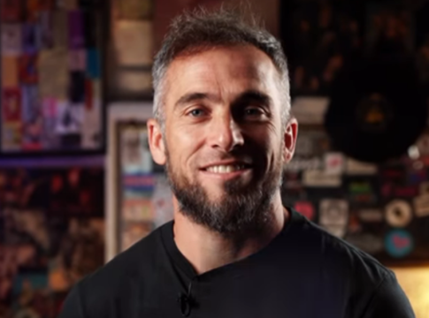 Φερνάντο Μπελούτσι: Ο πρώην παίκτης του Ολυμπιακού βγάζει λεφτά από το YouTube και τη μουσική