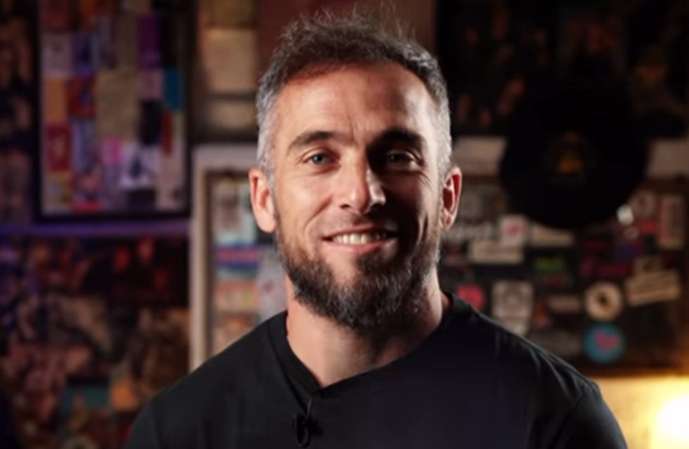 Φερνάντο Μπελούτσι: Ο πρώην παίκτης του Ολυμπιακού βγάζει λεφτά από το YouTube και τη μουσική