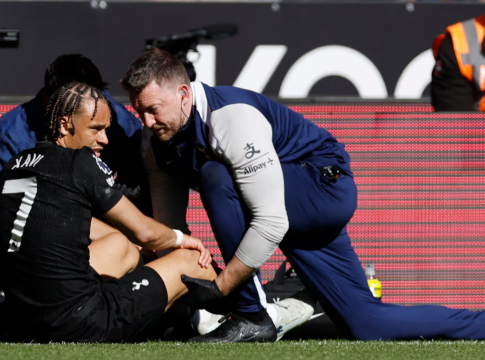 Σοκ για την Τότεναμ: Ρήξη Χιαστού ο Σίμονς – Χάνει και το Μουντιάλ