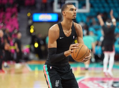 Επιστρέφει στην δράση ο Γουεμπανιάμα κόντρα στους Μπλέιζερς (pic)