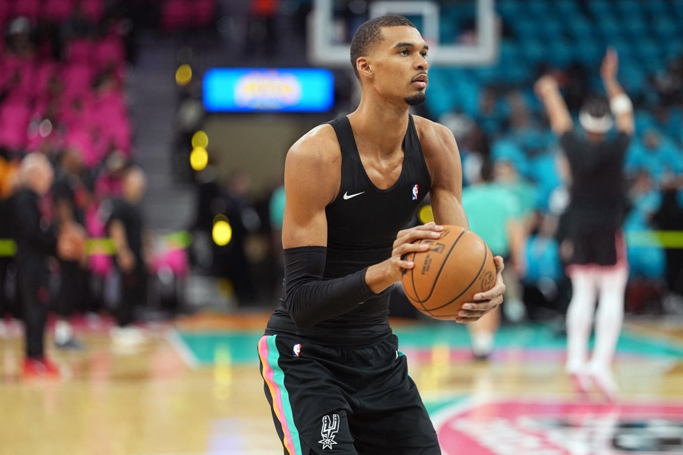 Επιστρέφει στην δράση ο Γουεμπανιάμα κόντρα στους Μπλέιζερς (pic)