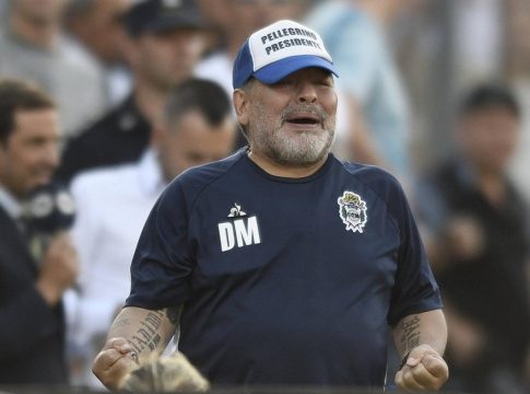 Σοκάρουν οι αποκαλύψεις για τον Μαραντόνα: «Ήταν πρησμένος σαν μπαλόνι»