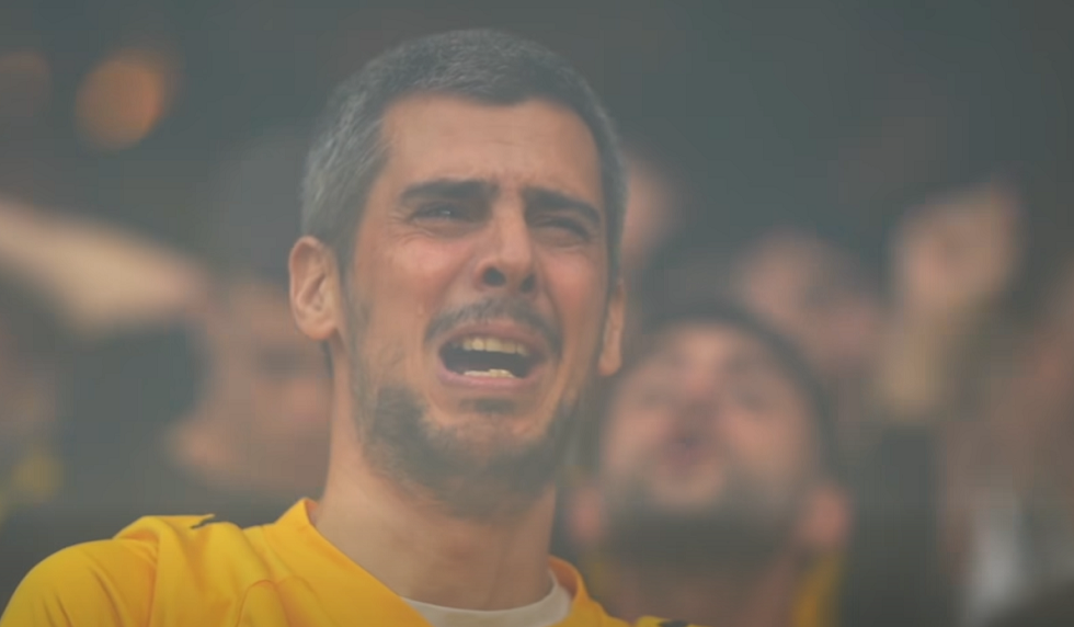 Ο οπαδός της ΑΕΚ που έγινε viral κόντρα στον ΠΑΟΚ: «Μπλέξαμε, μην το δει η γυναίκα μου…» (pic & vids)