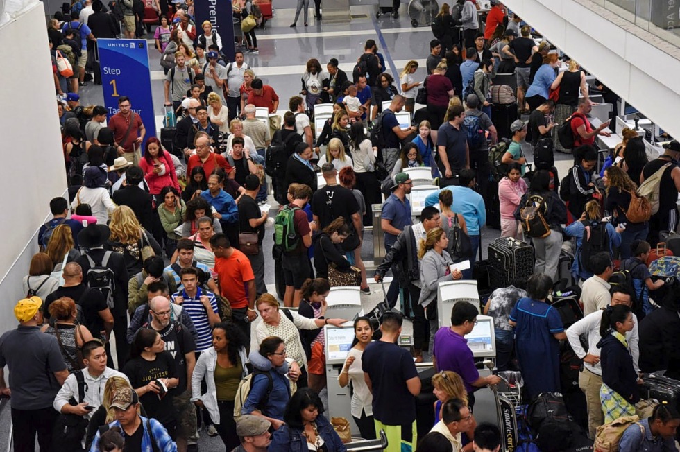 Χάος στα ευρωπαϊκά αεροδρόμια – Ουρές, καθυστερήσεις και χαμένες πτήσεις από το νέο σύστημα εισόδου-εξόδου