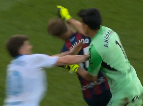 Ποινή «μαμούθ» στον τερματοφύλακα της Σαραγόσα που έριξε αντίπαλο «νοκ-άουτ» με γροθιά  (vid)