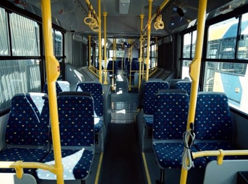 Αιγάλεω: Ηλικιωμένη ξέχασε μέσα στο λεωφορείο την τσάντα της με 30.000 ευρώ, χρυσές λίρες και κοσμήματα