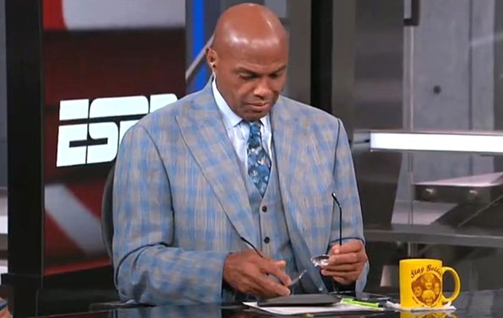 Τα… έχωσε στους Μπακς ο Μπάρκλεϊ: «Έχουν κάποιους άθλιους τύπους…» (vid)