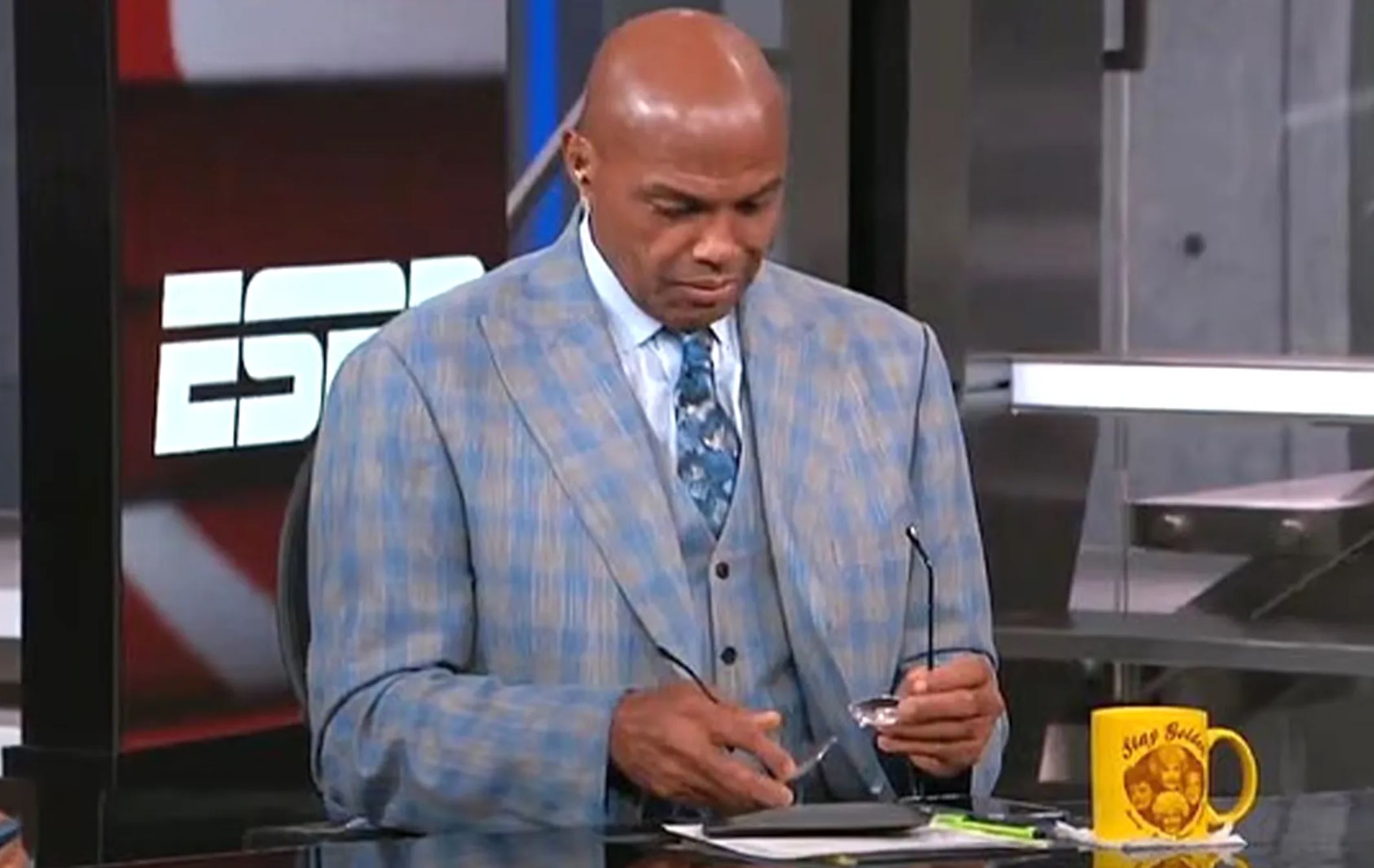 Τα… έχωσε στους Μπακς ο Μπάρκλεϊ: «Έχουν κάποιους άθλιους τύπους…» (vid)