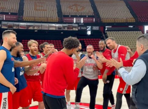 Ολυμπιακός: Το φατούρο και η αποθέωση των Ερυθρόλευκων στους Βεζένκοφ, Μιλουτίνοφ και Ντόρσεϊ (vid)