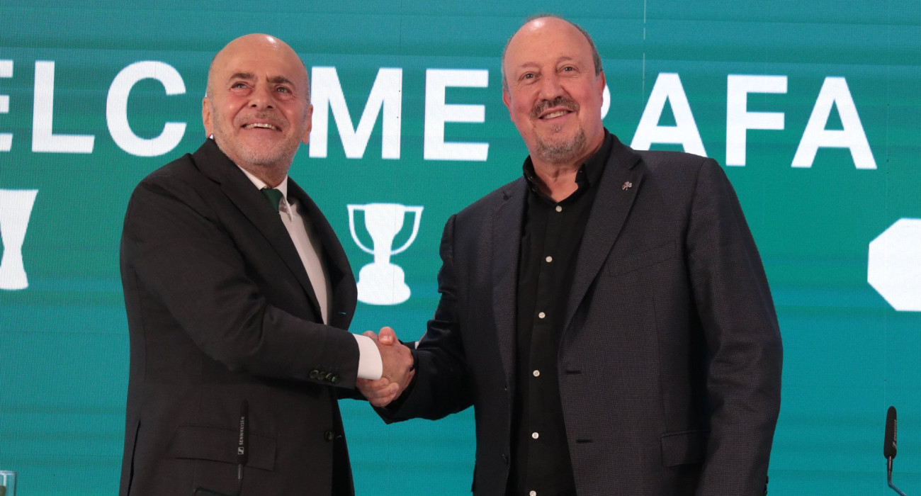 Ο Μπενίτεθ κάνει πλάκα στον Αλαφούζο