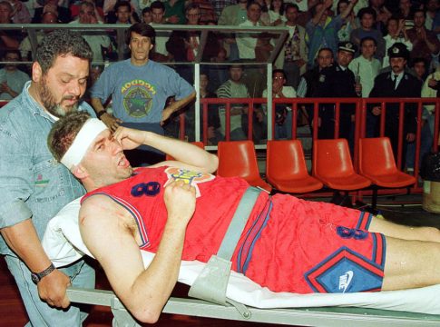 Η μέρα που σταμάτησε ο χρόνος: Σαν σήμερα πριν από 33 χρόνια ο σοκαριστικός τραυματισμός του Μπόμπαν Γιάνκοβιτς (vids)