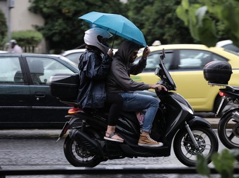 Αλλάζει ο καιρός με τοπικές βροχές και πτώση της θερμοκρασίας – Πού θα σημειωθούν καταιγίδες