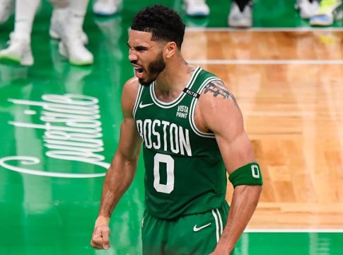 Οι Σέλτικς διέλυσαν τους Σίξερς και έκαναν το 1-0 με ηγέτη Τέιτουμ (123-91)