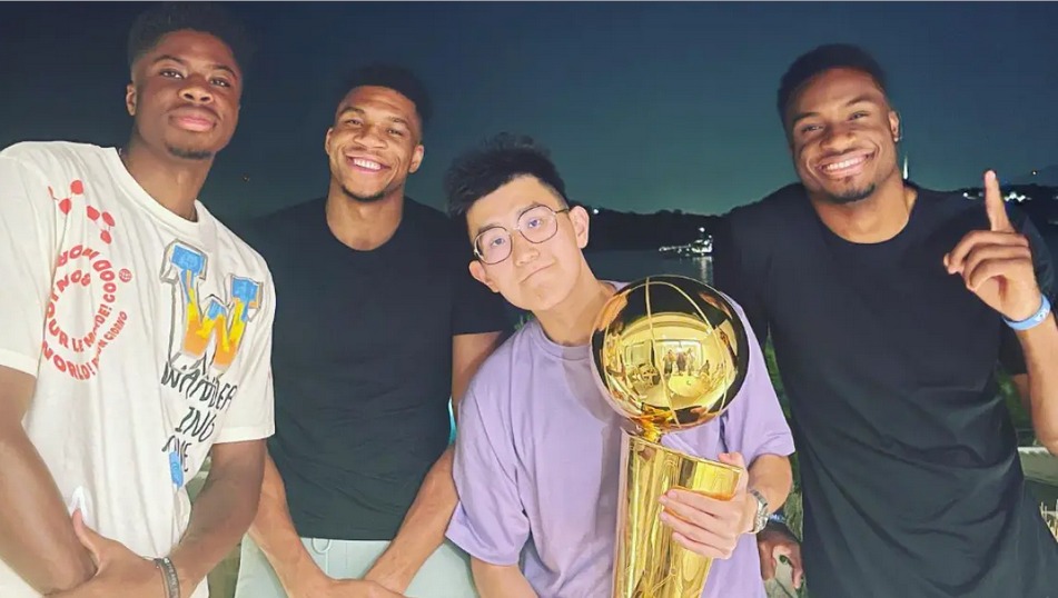 Ανάρτηση με Γιάννη, Γκάλη και Σιάο ο Γκάτζιος (υπεύθυνος επικοινωνίας Άρη): «Ηχηρό μήνυμα που θα ακουστεί παγκοσμίως»