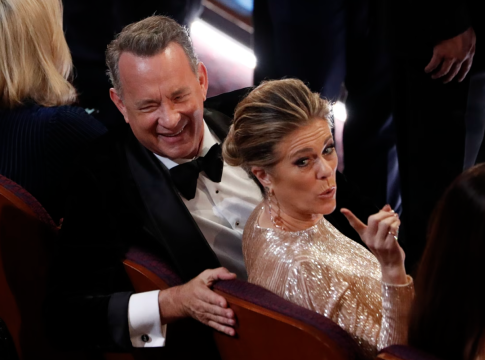 Ρίτα Γουίλσον: Οι δύο χάρες που ζήτησε από τον Τομ Χανκς όταν διαγνώστηκε με καρκίνο του μαστού