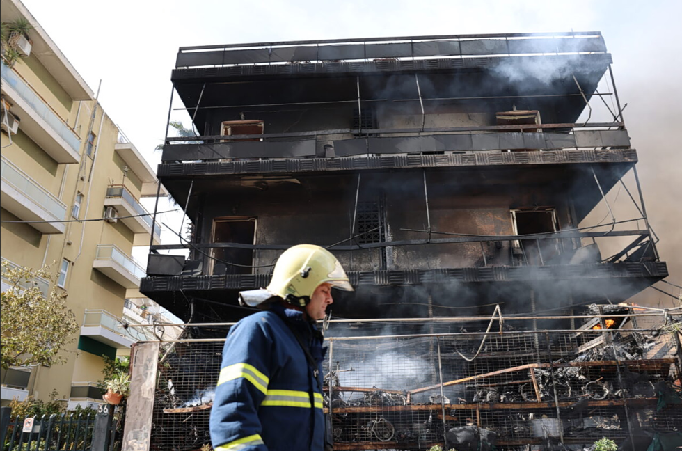 Θύμα απαγωγής είχε πέσει ο ιδιοκτήτης της επιχείρησης που κάηκε στο Ίλιον – «Ακούστηκαν εκρήξεις» λένε οι γείτονες