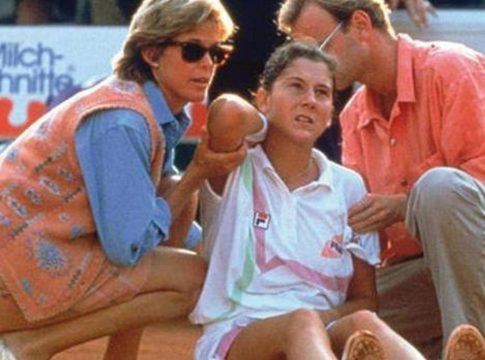Η μαχαιριά που άλλαξε το τένις: Συμπληρώθηκαν 33 χρόνια από τη μέρα που «πάγωσε» ο χρόνος (vids)