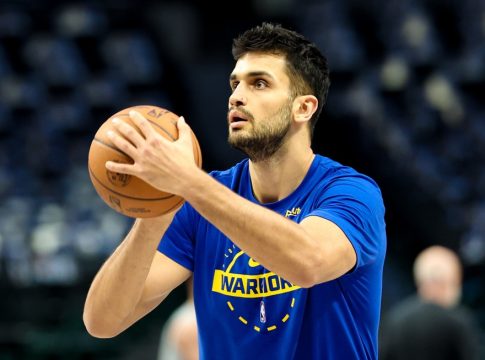 Στον αέρα ο Γιούρτσεβεν: Παραμένει free agent μετά το πέρασμά του από τους Γουόριορς