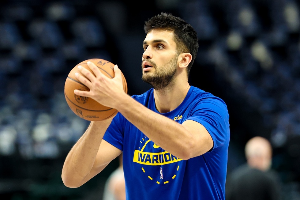 Στον αέρα ο Γιούρτσεβεν: Παραμένει free agent μετά το πέρασμά του από τους Γουόριορς