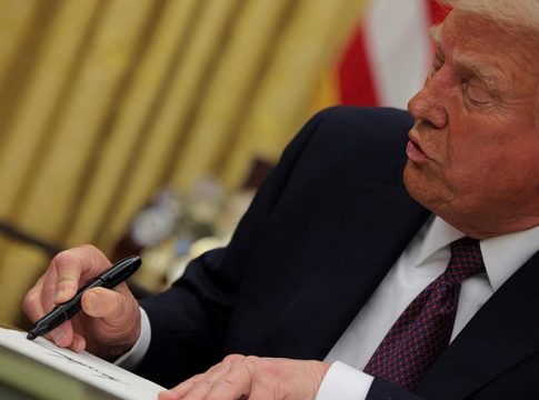 Τραμπ: Ο «νέος πρόεδρος του Ιράν» μόλις ζήτησε εκεχειρία – Ανοίξτε τα Στενά αλλιώς θα σας στείλουμε πίσω στη Λίθινη Εποχή