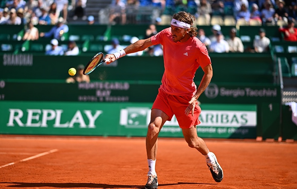 Διεκόπη το παιχνίδι του Τσιτσιπά – Θα συνεχιστεί την Τετάρτη (1-1, vid)