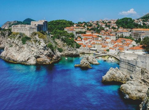 Ευρώπη: Αυτά είναι τα κορυφαία καλοκαιρινά σποτ που επιλέγουν οι τουρίστες – Η Ελλάδα δεν λείπει από την λίστα