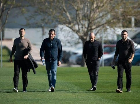 Στην προπόνηση του ΠΑΟΚ ο Ν. Σαββίδης – Συζήτησε με τους παίκτες