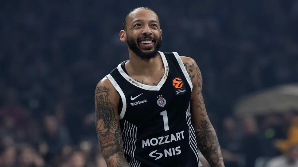 Τζόουνς: «Δεν έβλεπα λόγο να μην μείνω στην Παρτίζαν»