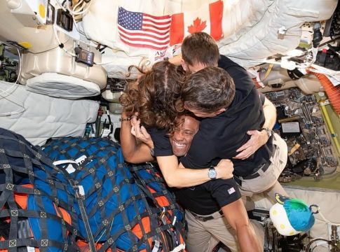 «Artemis II»: Δείτε τις εκπληκτικές φωτογραφίες της NASA