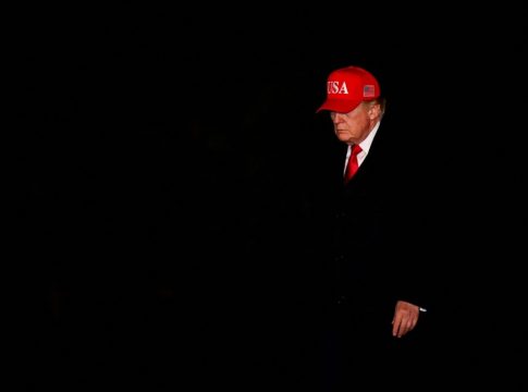 Νέες απειλές Τραμπ: «Θα καταστραφεί όποιο πλοίο πλησιάσει»