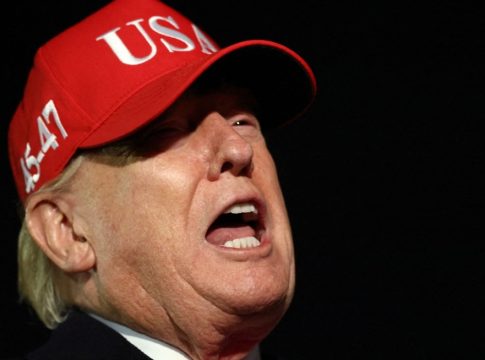 Τραμπ: Το Ιράν θέλει απεγνωσμένα να κάνει συμφωνία – Χωρίς συμφωνία, οι εξελίξεις δεν θα είναι ευχάριστες