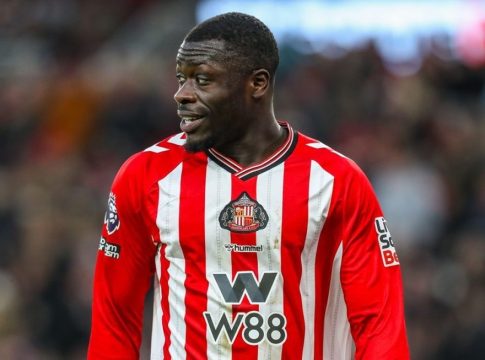 Δίπλα στον Μπρόμπεϊ η Σάντερλαντ για ρατσιστική επίθεση που δέχθηκε