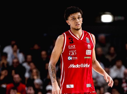 Αφήνει την Αρμάνι Μιλάνο για τον Πιτίνο ο Έλις (pic)