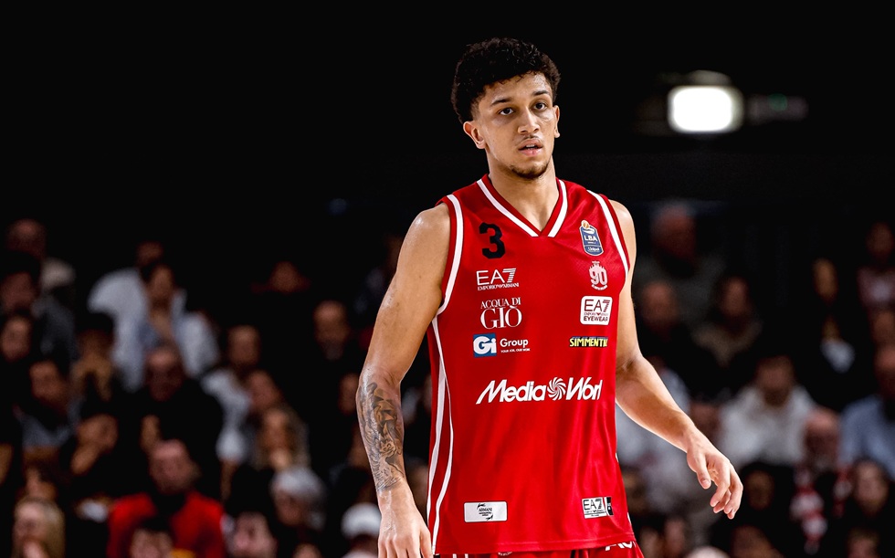 Αφήνει την Αρμάνι Μιλάνο για τον Πιτίνο ο Έλις (pic)