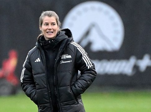 Στηρίζει τη Μαρί Λουίζ Έτα η Ουνιόν Βερολίνου: «Ντροπή να γράφουν τέτοια σεξιστικά σχόλια»